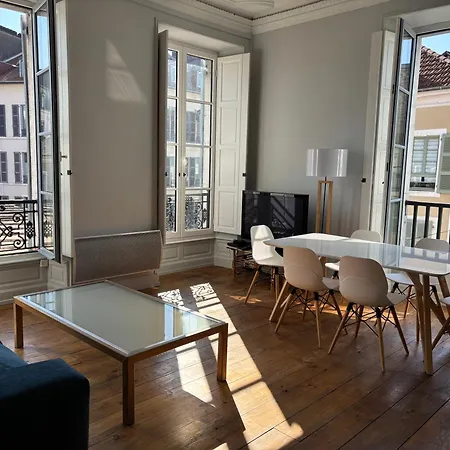 Elegant Centre Apartment Pau