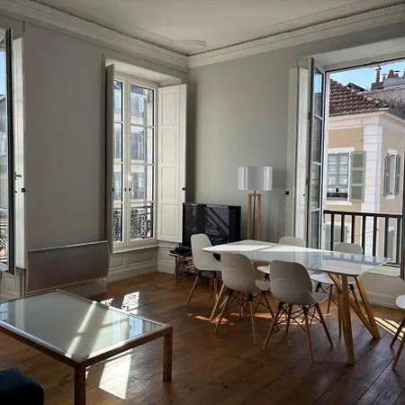 Elegant Centre Apartment
