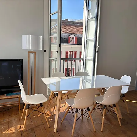 Elegant Centre Apartment